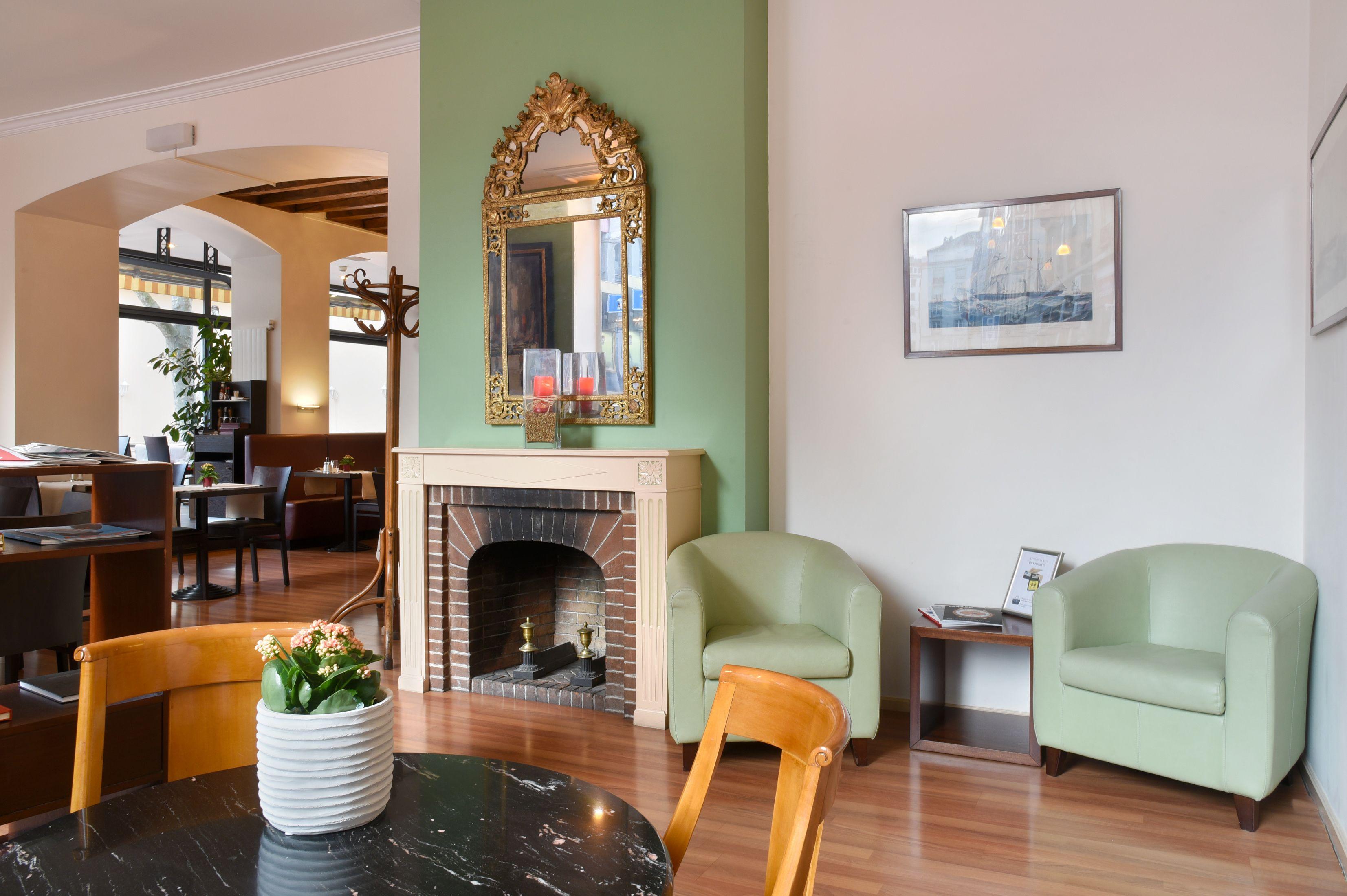 International & Terminus 3*