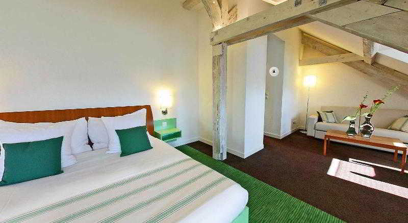 International & Terminus 3*