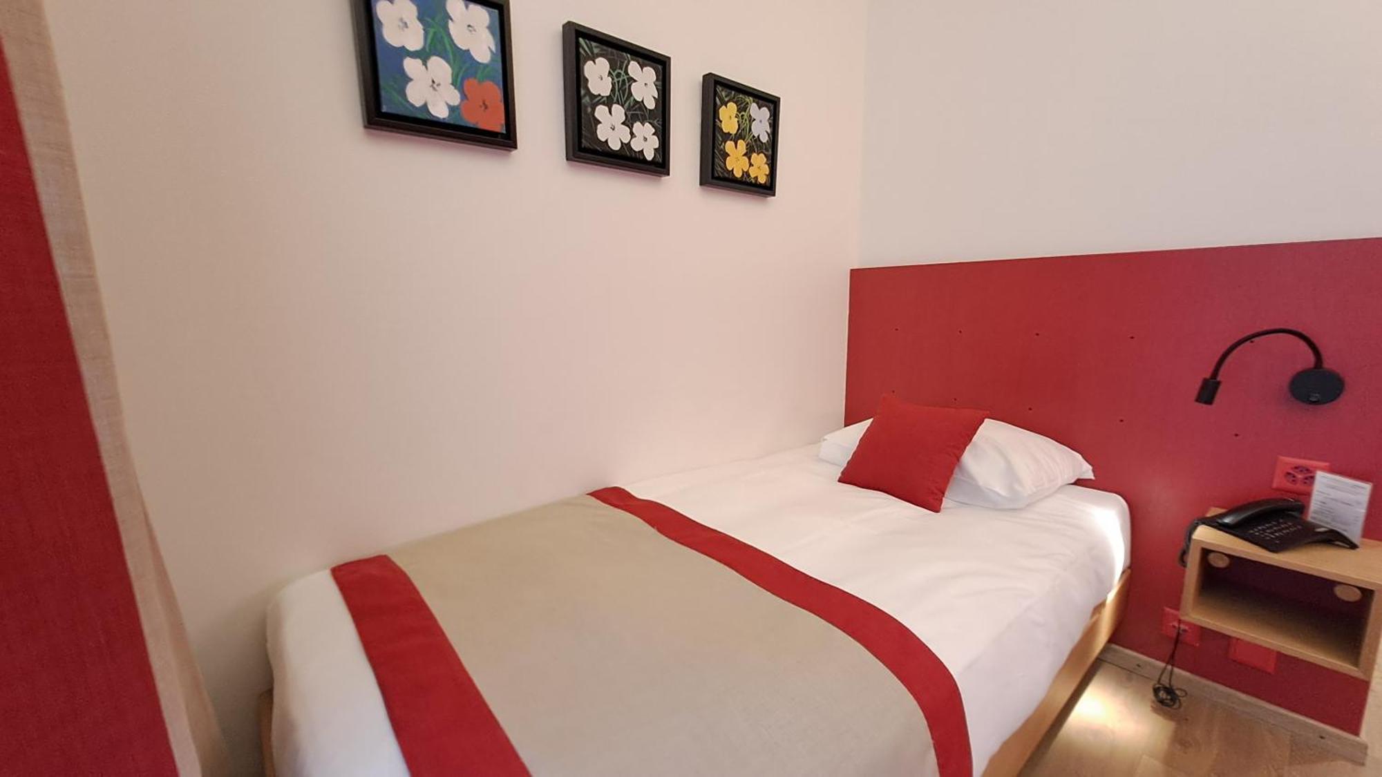 International & Terminus 3*