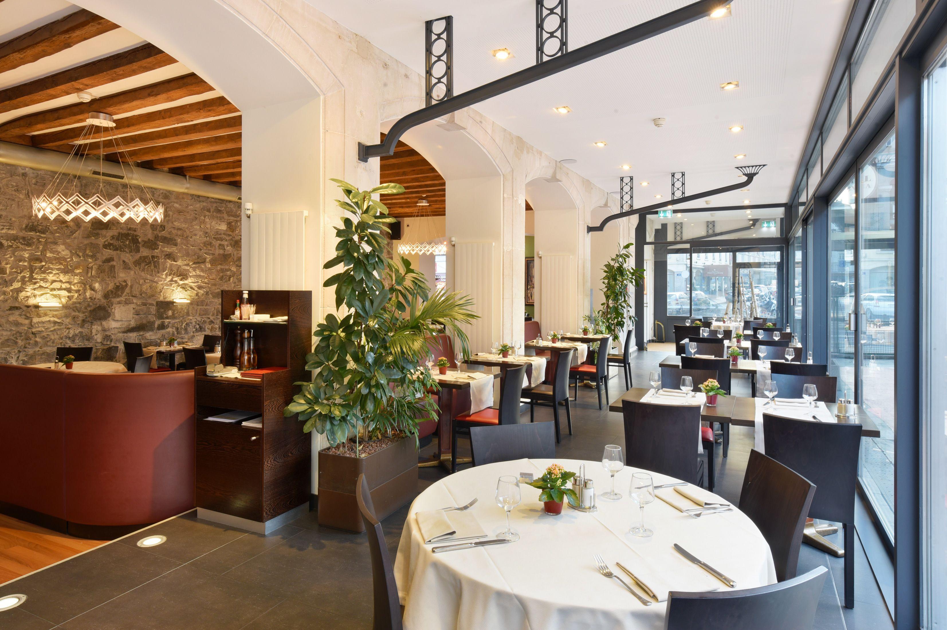 International & Terminus 3*